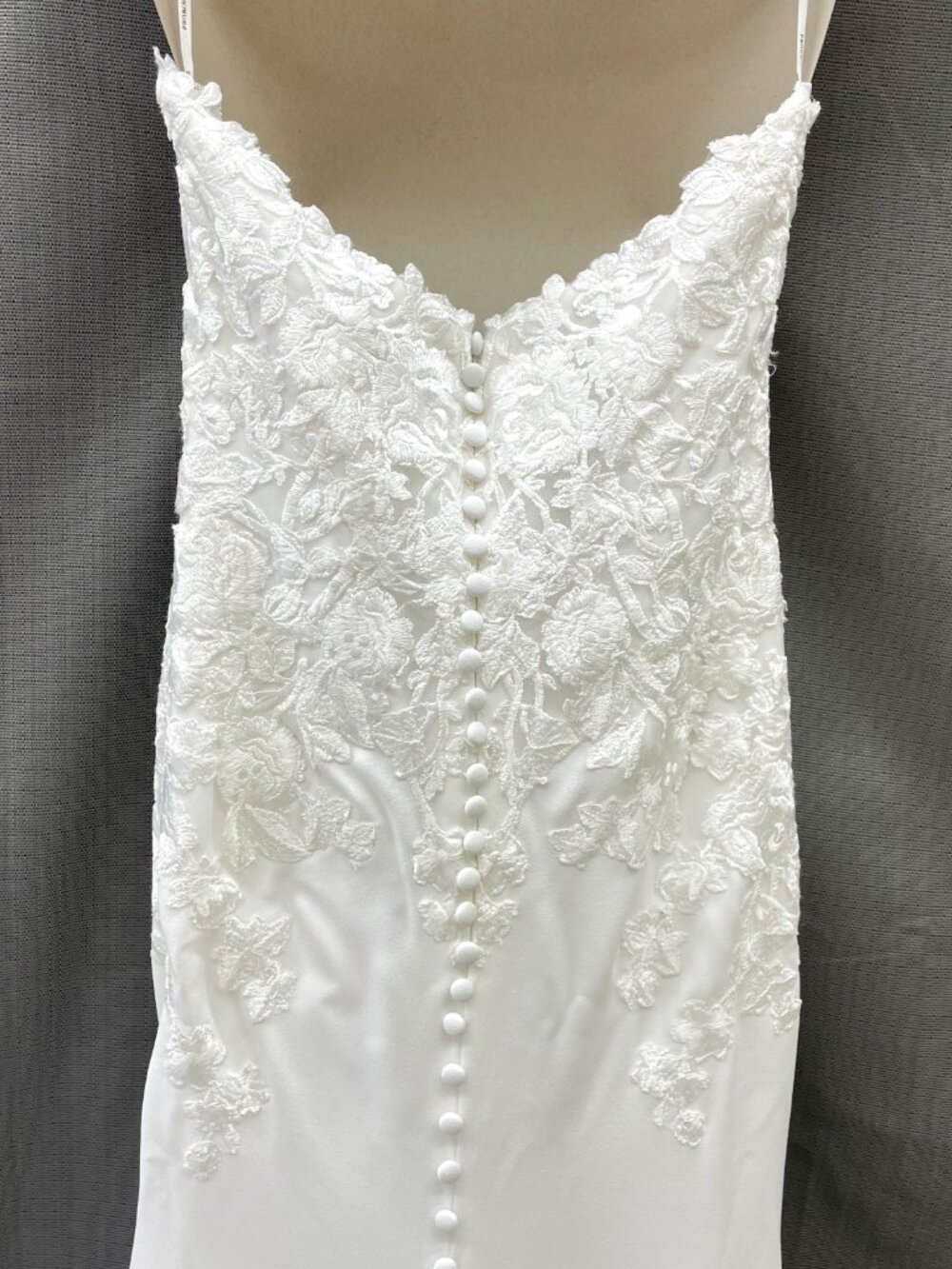 Pronovias “Epico” Crepe & Lace Mermaid Wedding Gown - Picture 8 of 14